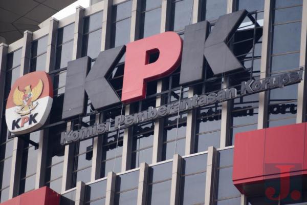 KPK Geledah Kantor BPR Indramayu