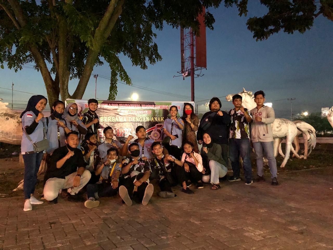 Sarin Putra Ketua SAPMA IPK Pekanbaru Rayakan Hut IPK Bersama Anak Jalanan