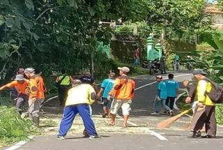 Budaya Gotong-Royong Menjaga Ketentraman dan Keindahan