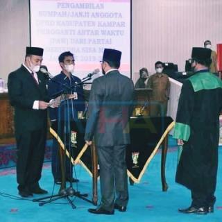 Ketua DPRD Kampar, Faisal Lantik Muhammad Nawawi Sebagai Anggota DPRD Kampar PAW 2019-2024